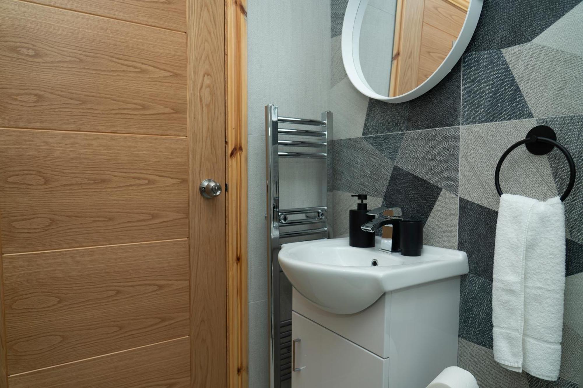 Double Bedroom Near Etihad And Coop Live With Free Parking, Shared Kitchen & Bathroom Manchester